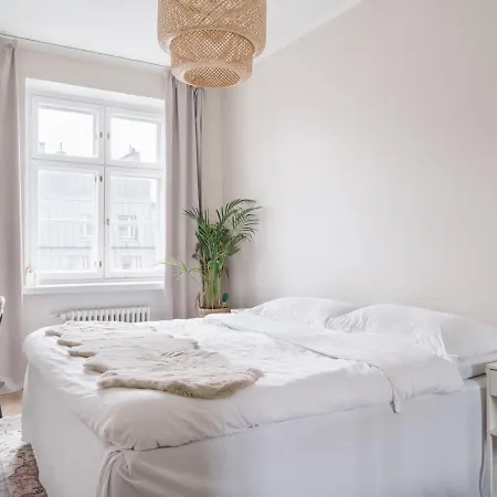 Scandi Design Gem, Steps From Local Life Apartamento