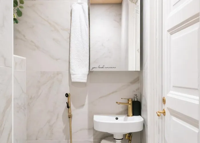 Scandi Design Gem, Steps From Local Life 아파트