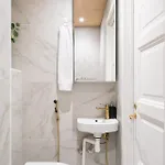 Scandi Design Gem, Steps From Local Life Huoneisto
